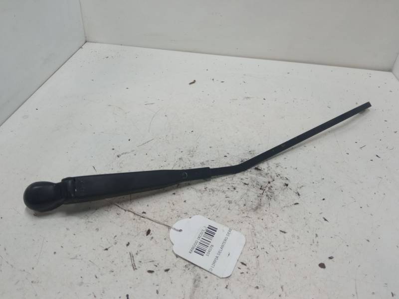 BRAZO LIMPIA DELANTERO DERECHO 