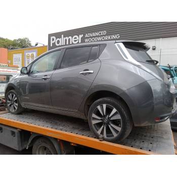 NISSAN LEAF (ZE0)