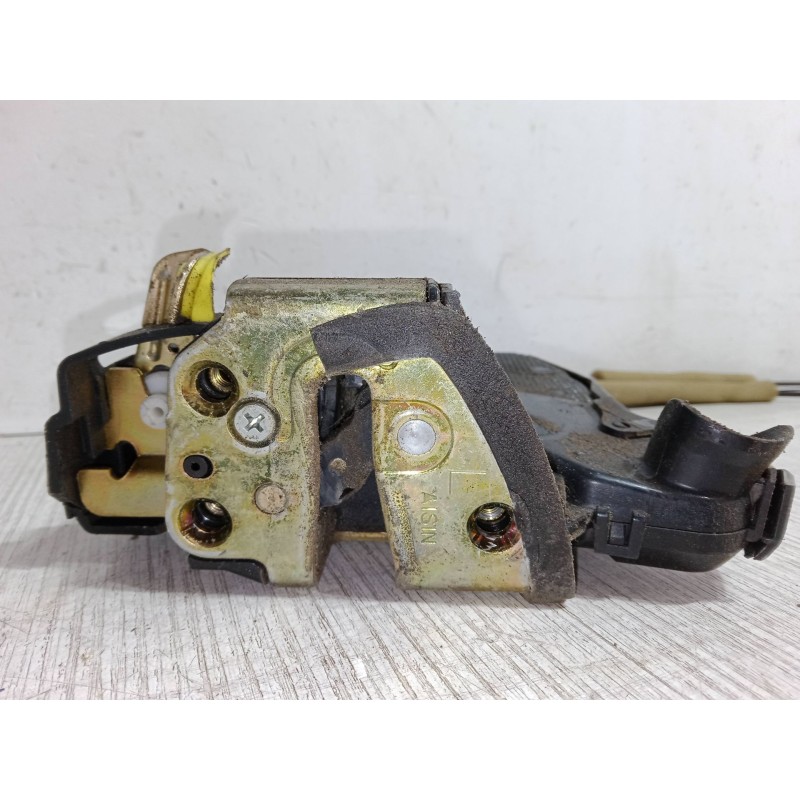 Recambio de cerradura puerta delantera izquierda para toyota corolla (_e12_) 1.4 vvt-i (zze120_) referencia OEM IAM   