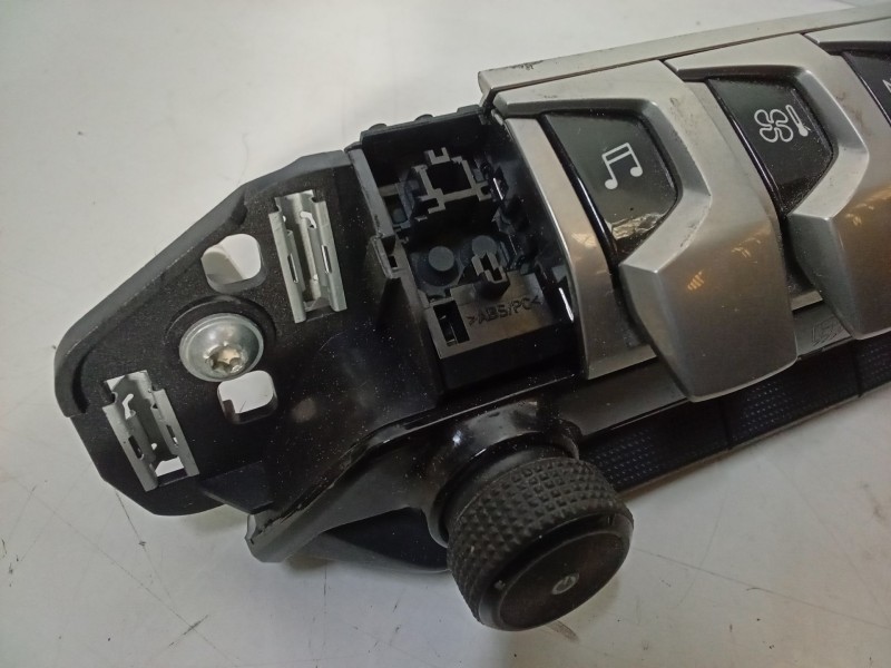 Recambio de consola central superior para peugeot 3008 suv (mc_, mr_, mj_, m4_) 1.5 bluehdi 130 referencia OEM IAM   