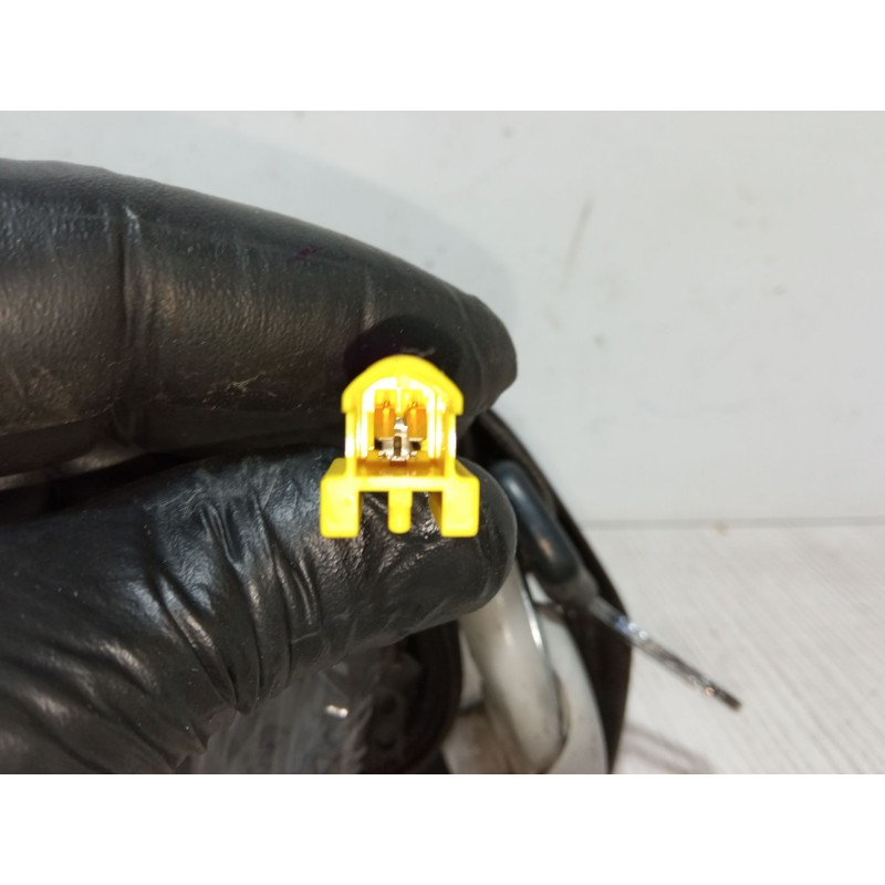 Recambio de cinturon con pretensor delantero izquierdo para volkswagen golf iv (1j1) 1.4 16v referencia OEM IAM   