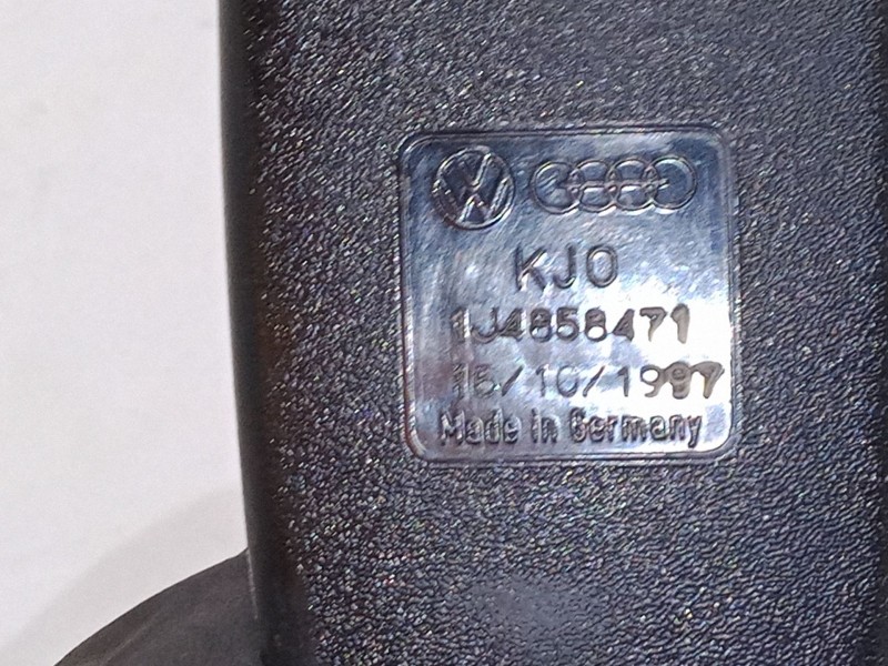 Recambio de anclaje cinturon delantero izquierdo para volkswagen golf iv (1j1) 1.9 tdi 4motion referencia OEM IAM 1J4858471  