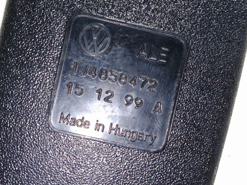 Recambio de anclaje cinturon delantero derecho para volkswagen golf iv (1j1) 1.4 16v referencia OEM IAM 1J4858472.151299A  