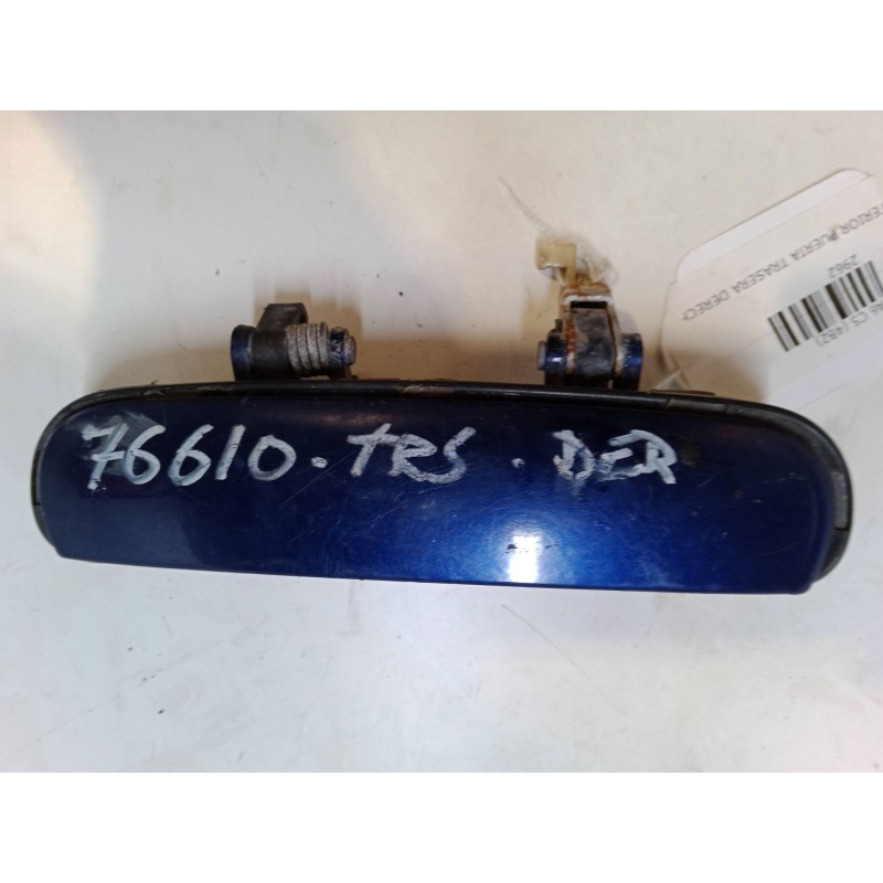 Recambio de maneta exterior puerta trasera derecha para audi a6 c5 (4b2) 2.5 tdi quattro referencia OEM IAM    Recambio de maneta exterior puerta trasera derecha para audi a6 c5 (4b2) 2.5 tdi quattro referencia OEM IAM