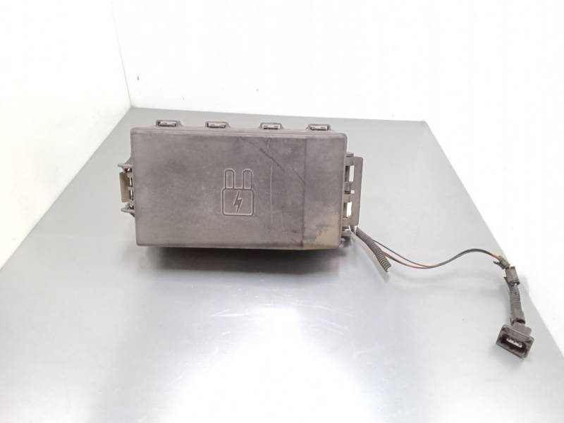 CAJA RELES / FUSIBLES 2T1T14A076AF 