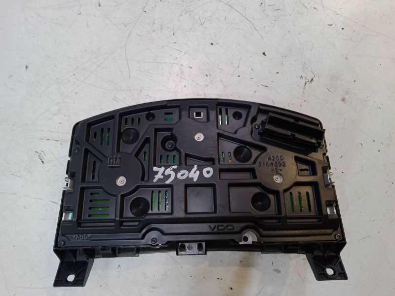 Recambio de cuadro instrumentos para opel zafira / zafira family b (a05) 1.8 (m75) referencia OEM IAM 13309002YC  SW7655