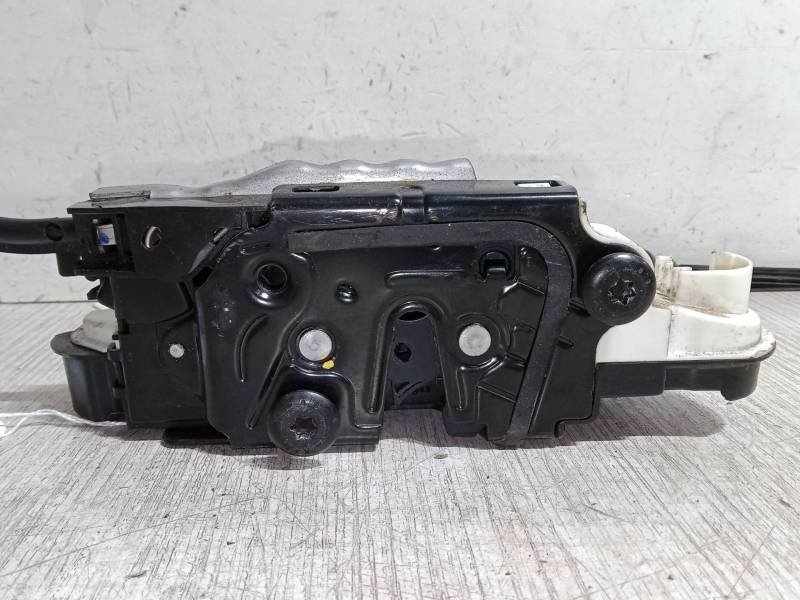 CERRADURA PUERTA DELANTERA IZQUIERDA 