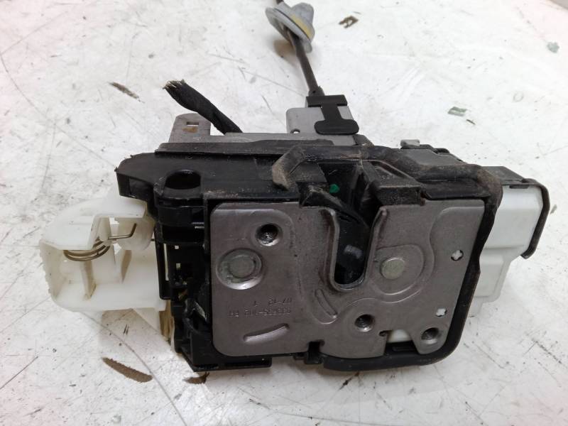 CERRADURA PUERTA DELANTERA DERECHA 31440390 