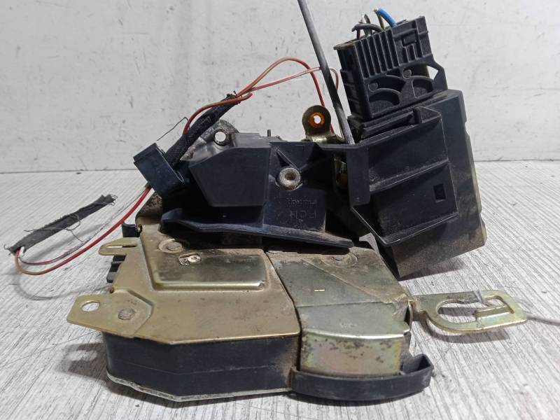 CERRADURA PUERTA DELANTERA IZQUIERDA 