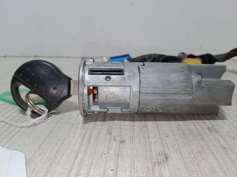 Recambio de clausor para peugeot 206 hatchback (2a/c) 1.4 i referencia OEM IAM    Recambio de clausor para peugeot 206 hatchback (2a/c) 1.4 i referencia OEM IAM