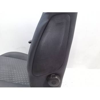 ASIENTO DELANTERO IZQUIERDO 
