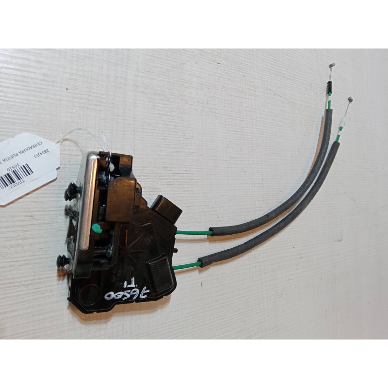 Recambio de cerradura puerta trasera izquierda para ssangyong tivoli 1.6 referencia OEM IAM 71310-35001  