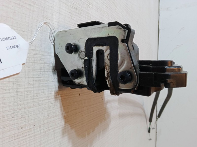 Recambio de cerradura puerta trasera izquierda para ssangyong tivoli 1.6 referencia OEM IAM 71310-35001  