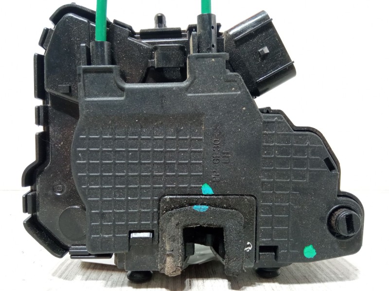 Recambio de cerradura puerta trasera izquierda para ssangyong tivoli 1.6 referencia OEM IAM 71310-35001  