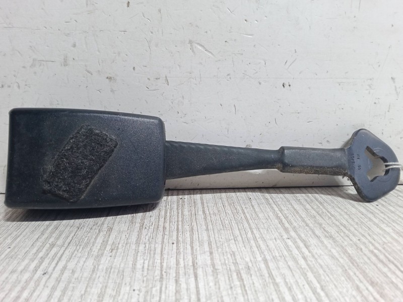 Recambio de anclaje cinturon delantero izquierdo para audi a4 b6 (8e2) 1.9 tdi referencia OEM IAM   