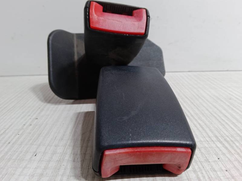 ANCLAJE CINTURON TRASERO IZQUIERDO 8EO85773901C 