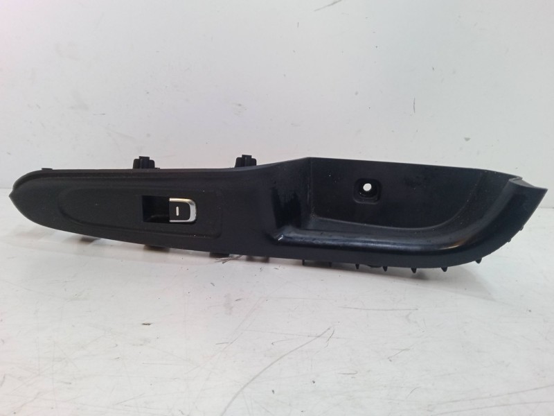 Recambio de mando elevalunas trasero derecho para kia carens iv 1.7 crdi referencia OEM IAM   