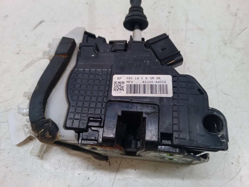 Recambio de cerradura puerta delantera izquierda para kia carens iv 1.7 crdi referencia OEM IAM 81310A4010  