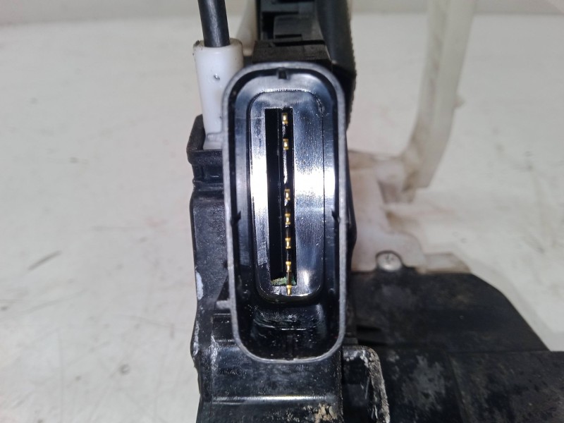 Recambio de cerradura puerta delantera izquierda para kia carens iv 1.7 crdi referencia OEM IAM 81310A4010  