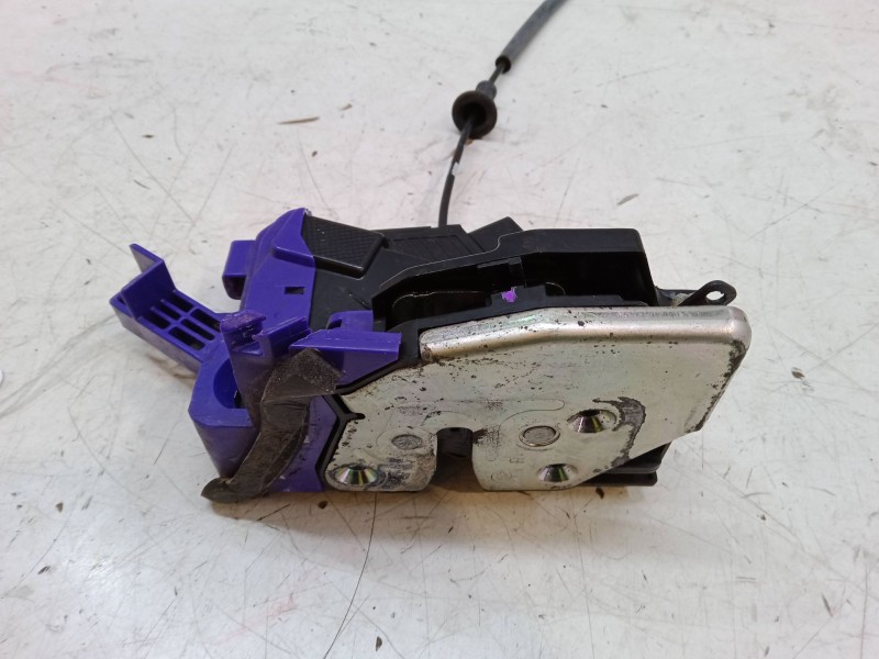 Recambio de cerradura puerta trasera derecha para kia carens iv 1.7 crdi referencia OEM IAM 81420A4030  