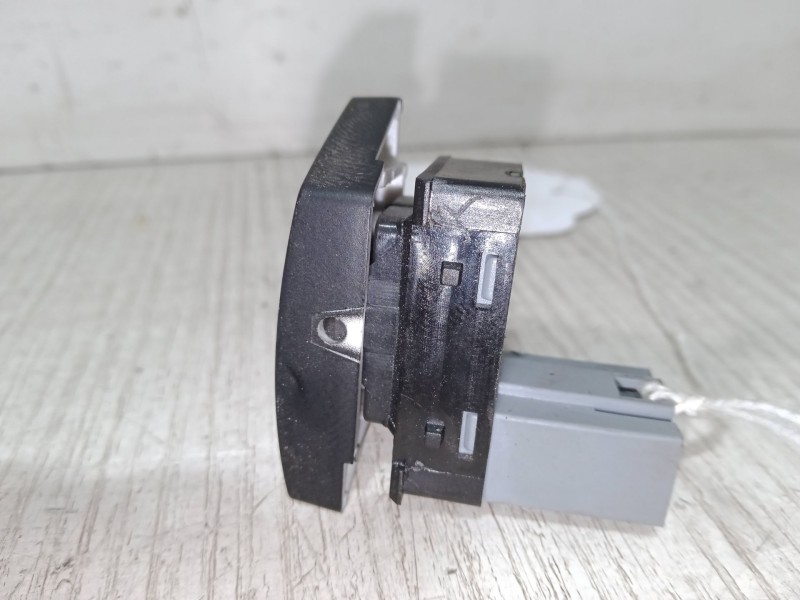 Recambio de mando elevalunas trasero derecho para skoda yeti (5l) 1.2 tsi referencia OEM IAM   