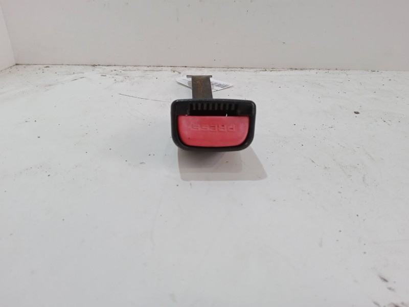 Recambio de anclaje cinturon delantero derecho para daewoo matiz (m100, m150) 0.8 referencia OEM IAM    Recambio de anclaje cinturon delantero derecho para daewoo matiz (m100, m150) 0.8 referencia OEM IAM