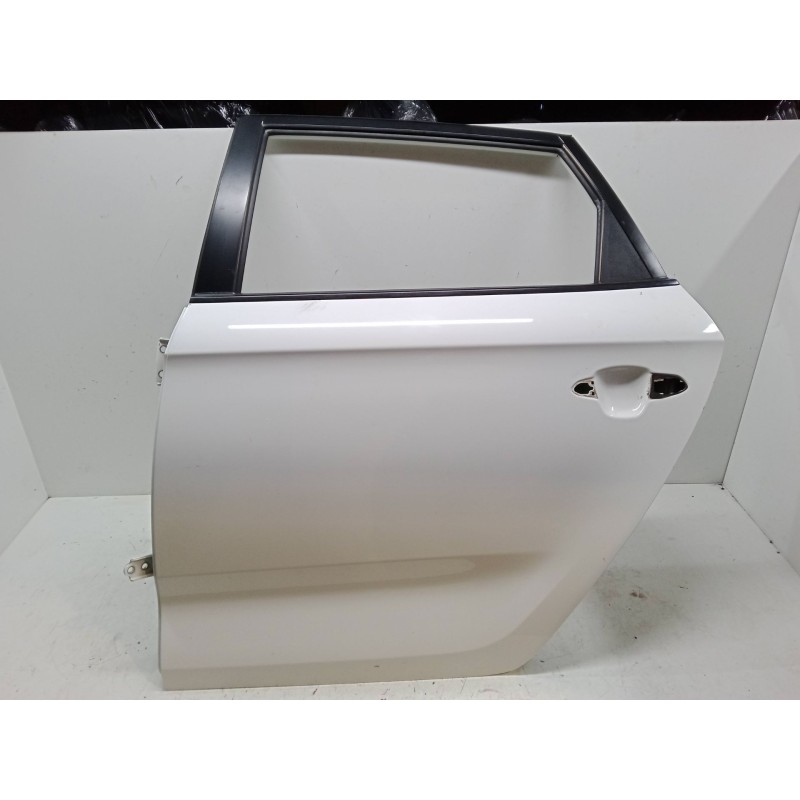 Recambio de puerta trasera izquierda para kia carens iv 1.7 crdi referencia OEM IAM   