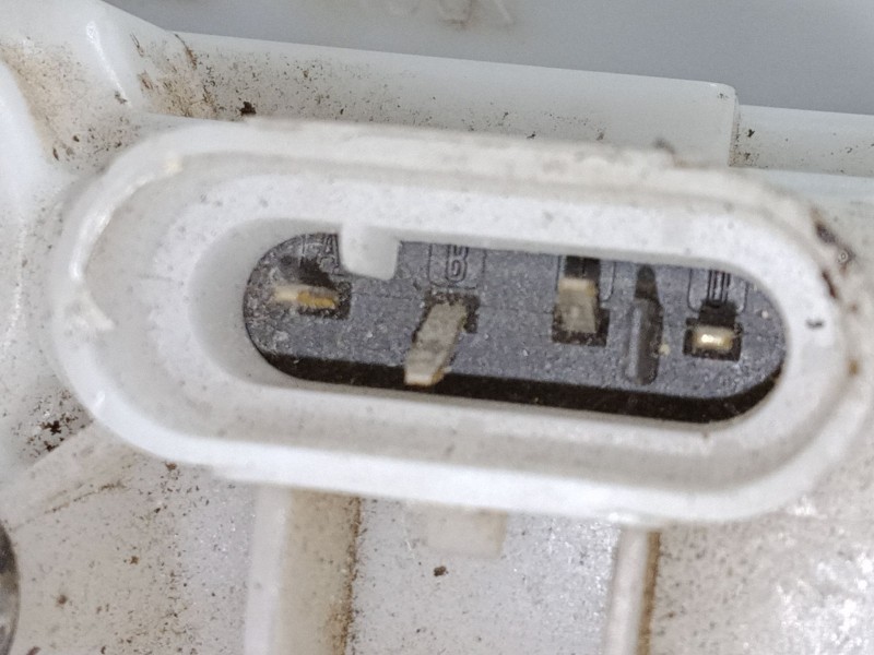 Recambio de cerradura puerta trasera derecha para renault laguna ii (bg0/1_) 1.9 dci (bg1a, bg1w, bg0g) referencia OEM IAM   