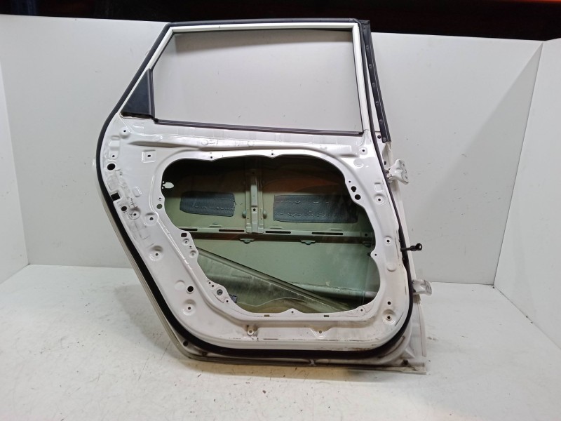 Recambio de puerta trasera izquierda para kia carens iv 1.7 crdi referencia OEM IAM   