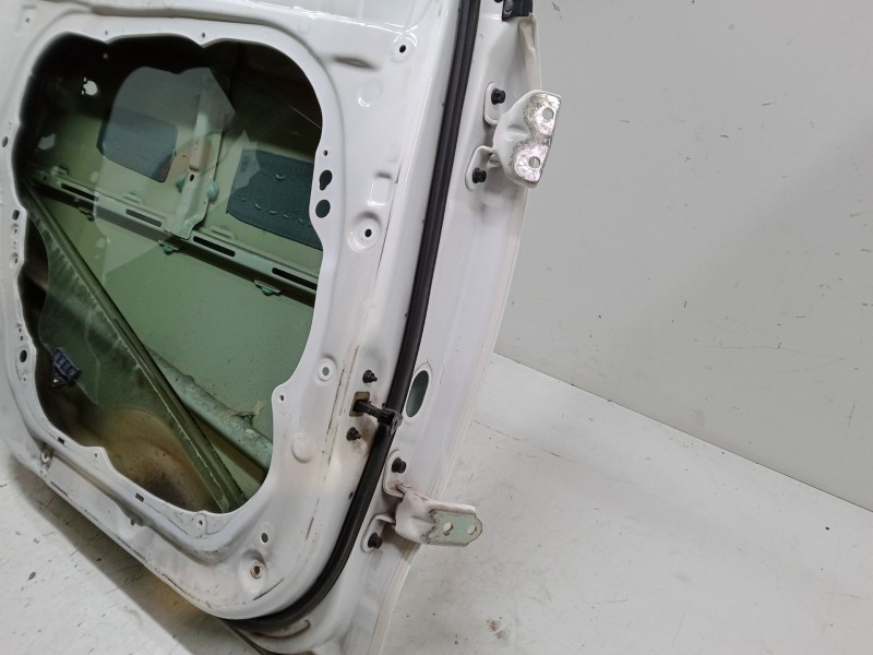 Recambio de puerta trasera izquierda para kia carens iv 1.7 crdi referencia OEM IAM   