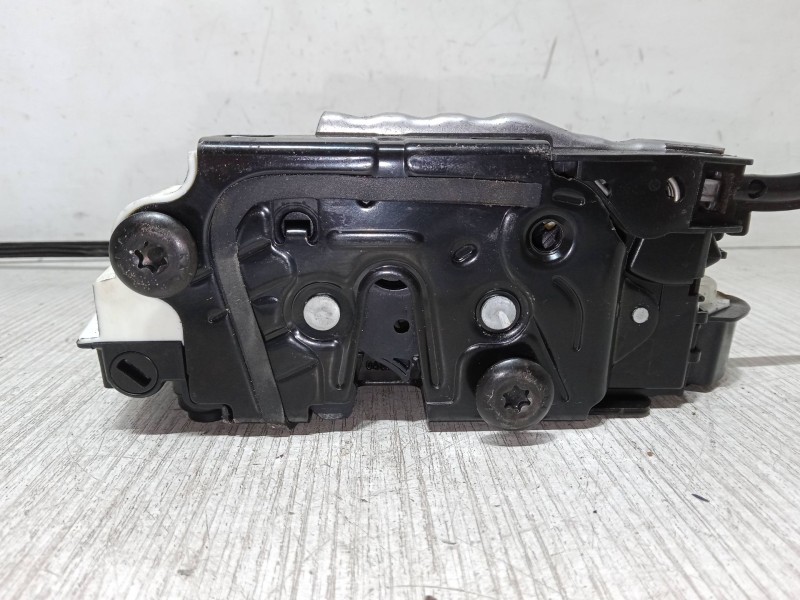 Recambio de cerradura puerta trasera derecha para skoda yeti (5l) 1.2 tsi referencia OEM IAM   