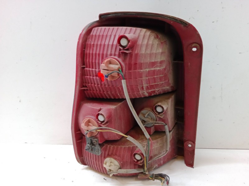 Recambio de piloto trasero derecho para kia carnival i (up) 2.9 tdi referencia OEM IAM   