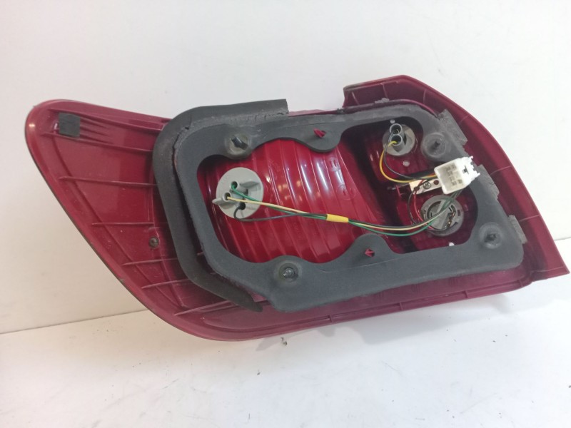 Recambio de piloto trasero derecho para kia rio ii sedán (jb) 1.4 16v referencia OEM IAM   