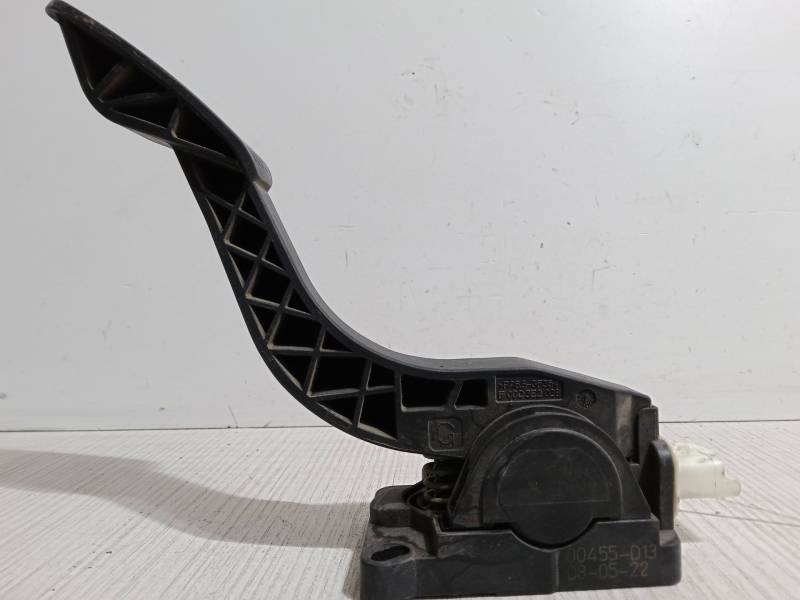 PEDAL ACELERADOR 