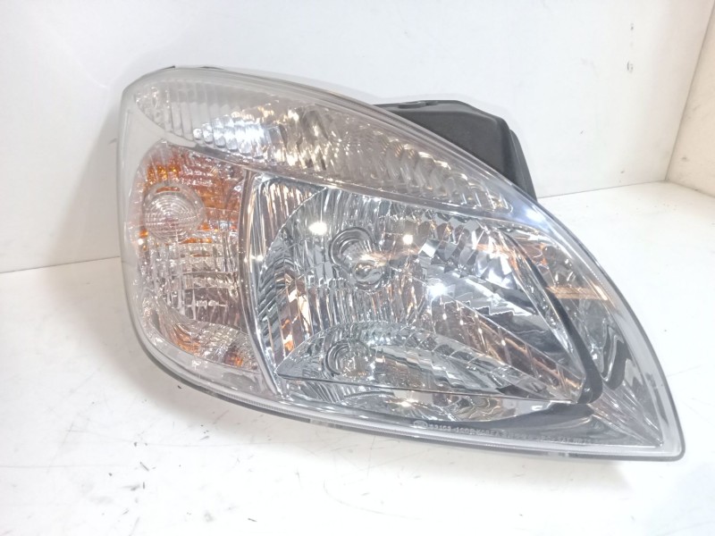 Recambio de faro derecho para kia rio ii sedán (jb) 1.4 16v referencia OEM IAM   