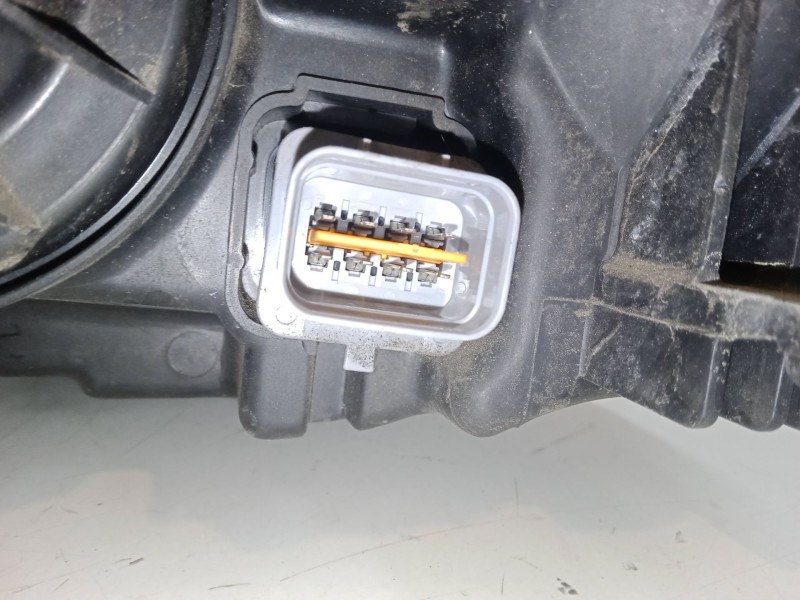 Recambio de faro derecho para kia rio ii sedán (jb) 1.4 16v referencia OEM IAM   