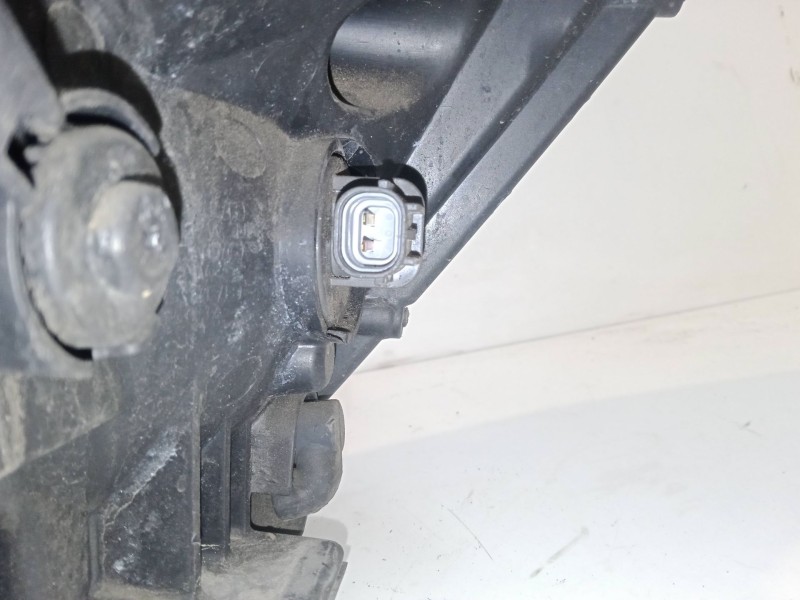 Recambio de faro derecho para kia rio ii sedán (jb) 1.4 16v referencia OEM IAM   