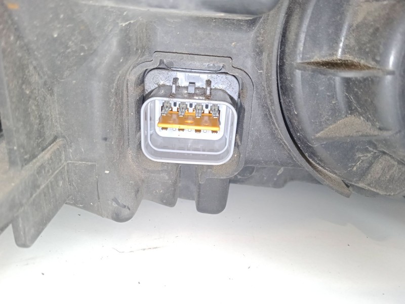 Recambio de faro izquierdo para kia rio ii sedán (jb) 1.4 16v referencia OEM IAM   