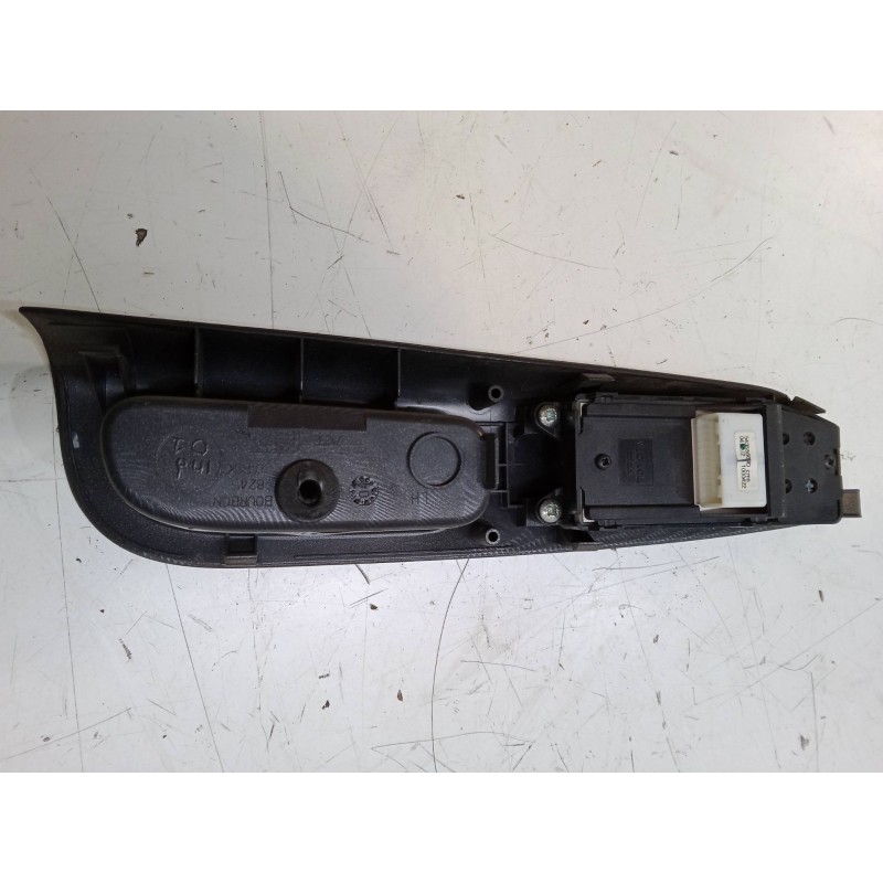 Recambio de mando elevalunas delantero izquierdo para toyota corolla (_e12_) 2.0 d-4d (cde120r_, cde120l_) referencia OEM IAM 54