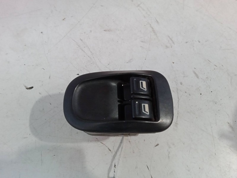 Recambio de mando elevalunas delantero izquierdo para peugeot 206 hatchback (2a/c) 1.1 i referencia OEM IAM   