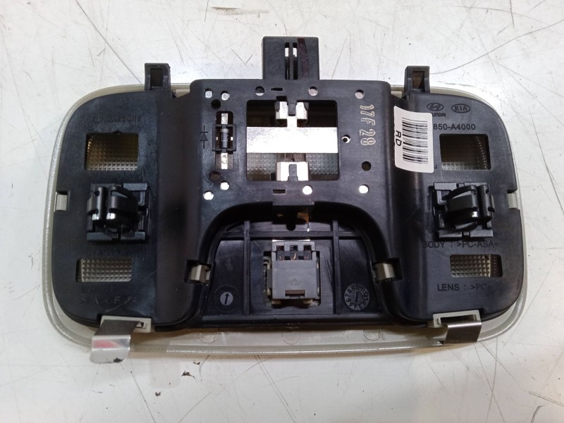 Recambio de luz interior trasera para kia carens iv 1.7 crdi referencia OEM IAM   