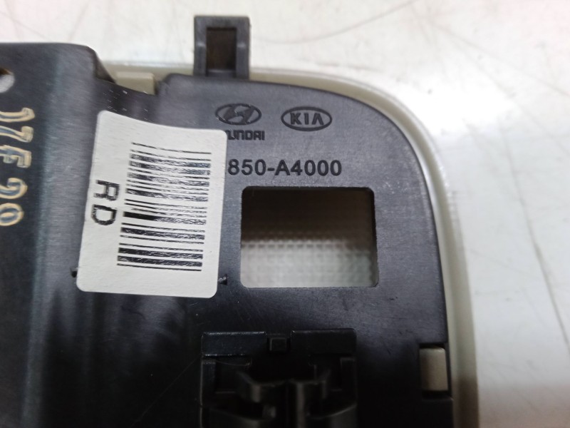 Recambio de luz interior trasera para kia carens iv 1.7 crdi referencia OEM IAM   