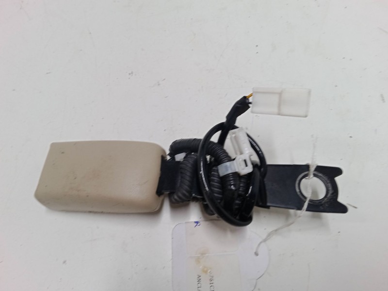 Recambio de anclaje cinturon delantero derecho para lexus rx (_u3_) 300 (mcu35_) referencia OEM IAM   