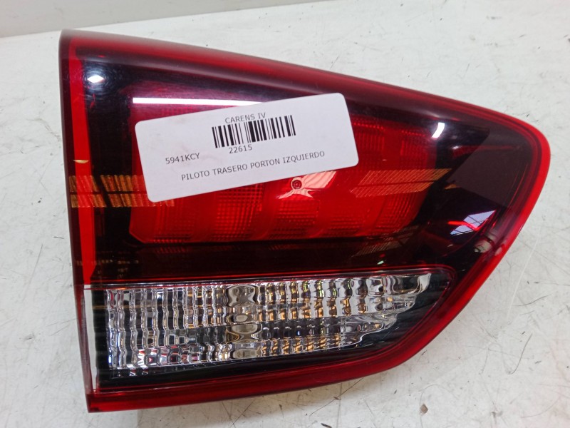 Recambio de piloto trasero porton izquierdo para kia carens iv 1.7 crdi referencia OEM IAM   