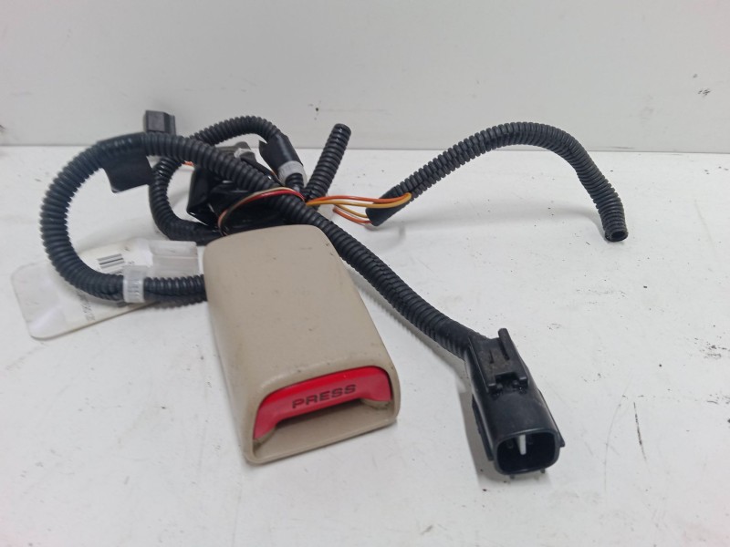 Recambio de anclaje cinturon delantero izquierdo para lexus rx (_u3_) 300 (mcu35_) referencia OEM IAM   