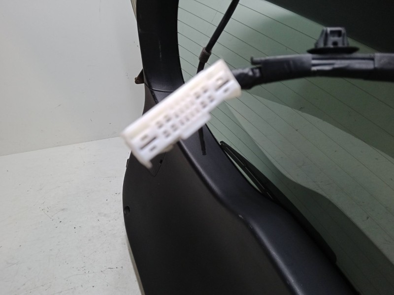 Recambio de porton trasero para kia carens iv 1.7 crdi referencia OEM IAM   
