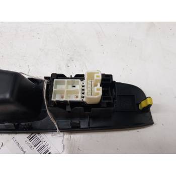 MANDO ELEVALUNAS DELANTERO DERECHO 742310D690 