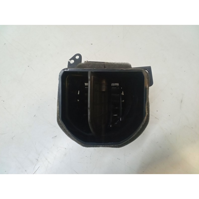 Recambio de aireador central izquierdo para kia carens iii monospace (un) 2.0 crdi 140 referencia OEM IAM   