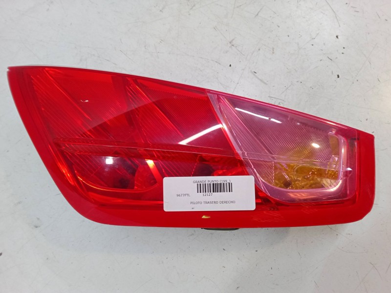 Recambio de piloto trasero derecho para fiat grande punto (199_) 1.2 referencia OEM IAM   