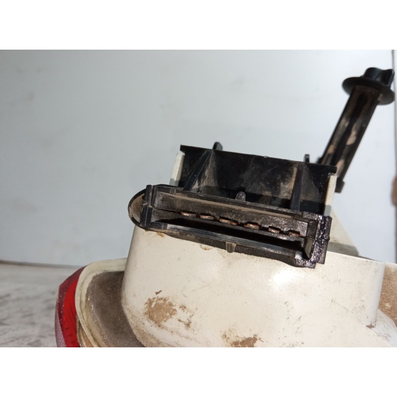 Recambio de piloto trasero derecho para ford fiesta furgoneta/monovolumen (j5_, j3_) 1.8 d referencia OEM IAM    Recambio de piloto trasero derecho para ford fiesta furgoneta/monovolumen (j5_, j3_) 1.8 d referencia OEM IAM